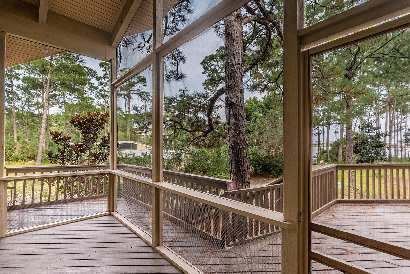 135 Oyster Lake Screened Porch